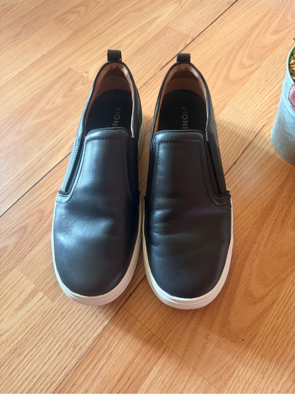Vionic Kimmie Sneaker women Black Leather Slip On Loafer Black  Comfy Size 11Usa